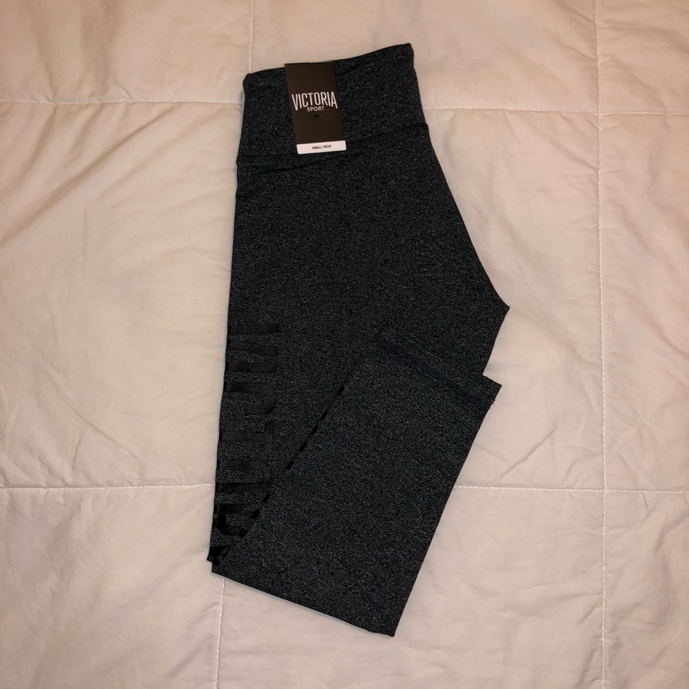 NWT Victoria secret sport cropped leggings